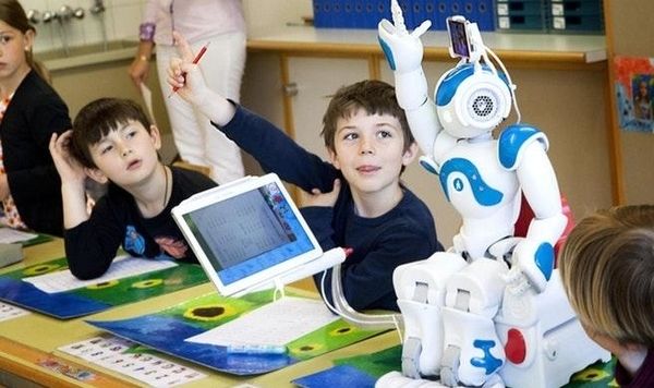 AI in the Classroom: A Tool for Tomorrow, or a Return to Basics? Hear what K-12 Teachers Have to Say.